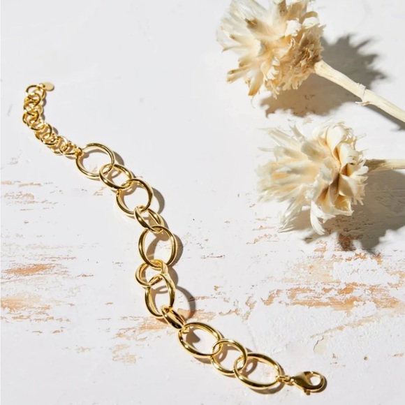 BAYOU WITH LOVE
Oval Chain Bracelet Gift With Purchase
Retails at $195.00 - Picture 3 of 3